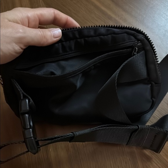 lululemon athletica Black Belt Bag Minimalist Design - Picture 4 of 4